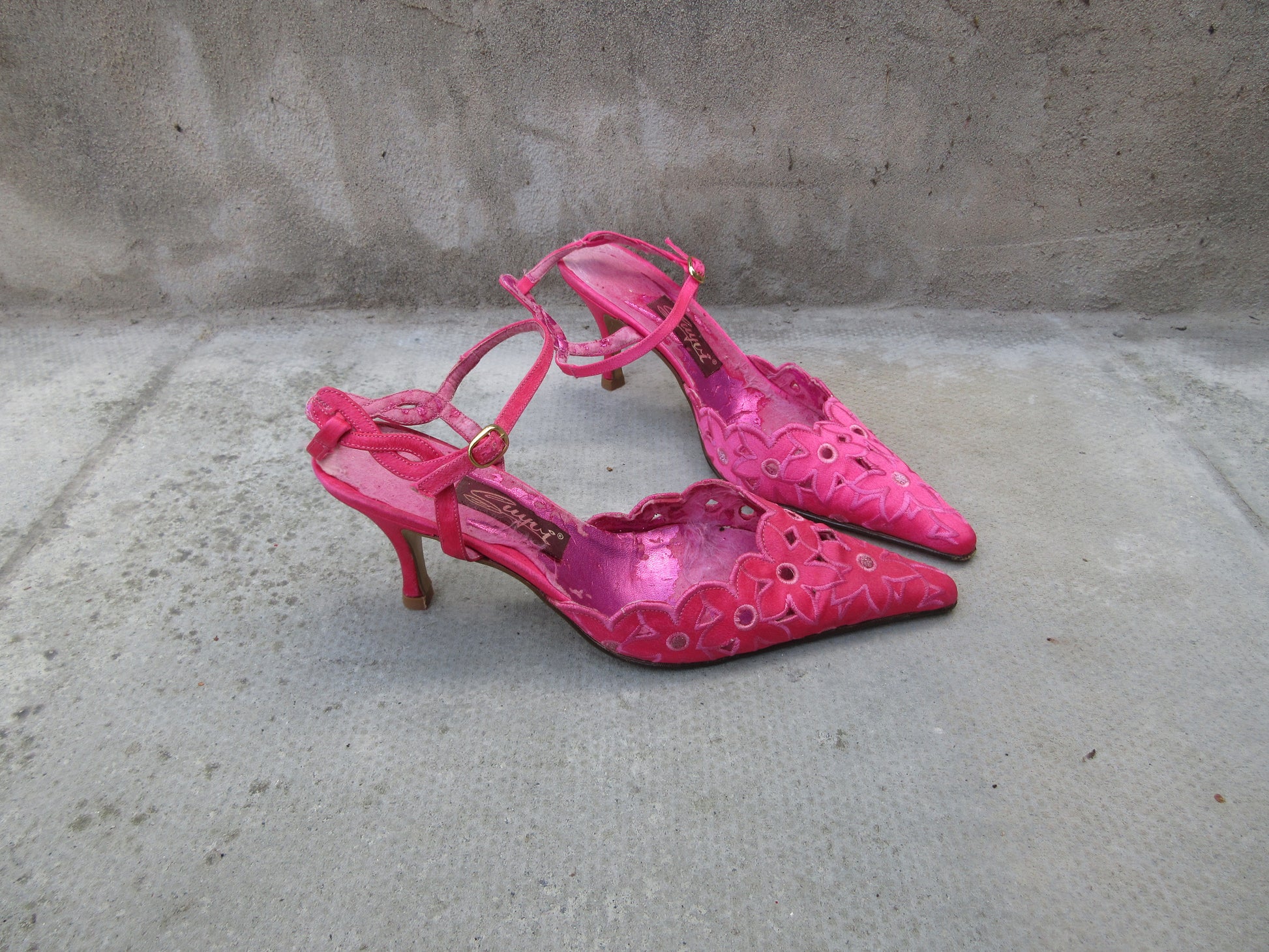 Vintage Suyri Bright Pink Flower Design Ankle Strap Heels