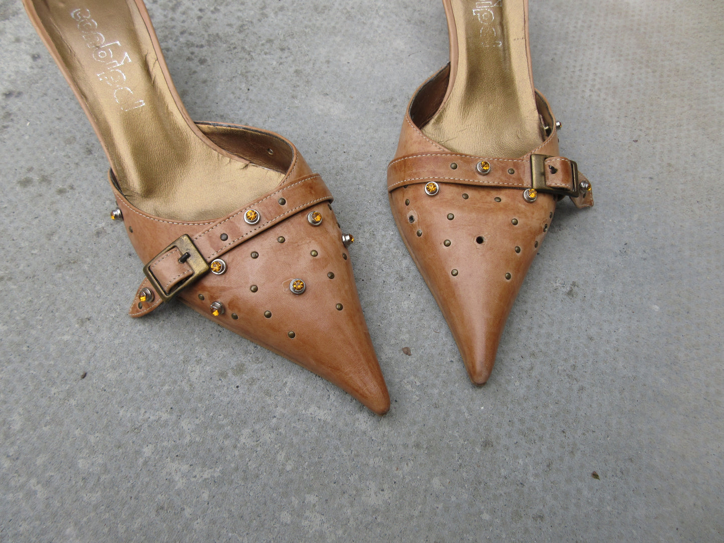 Conbipel Pointed Toe Kitten Heels