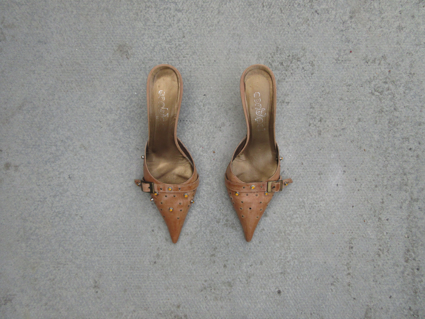 Conbipel Pointed Toe Kitten Heels