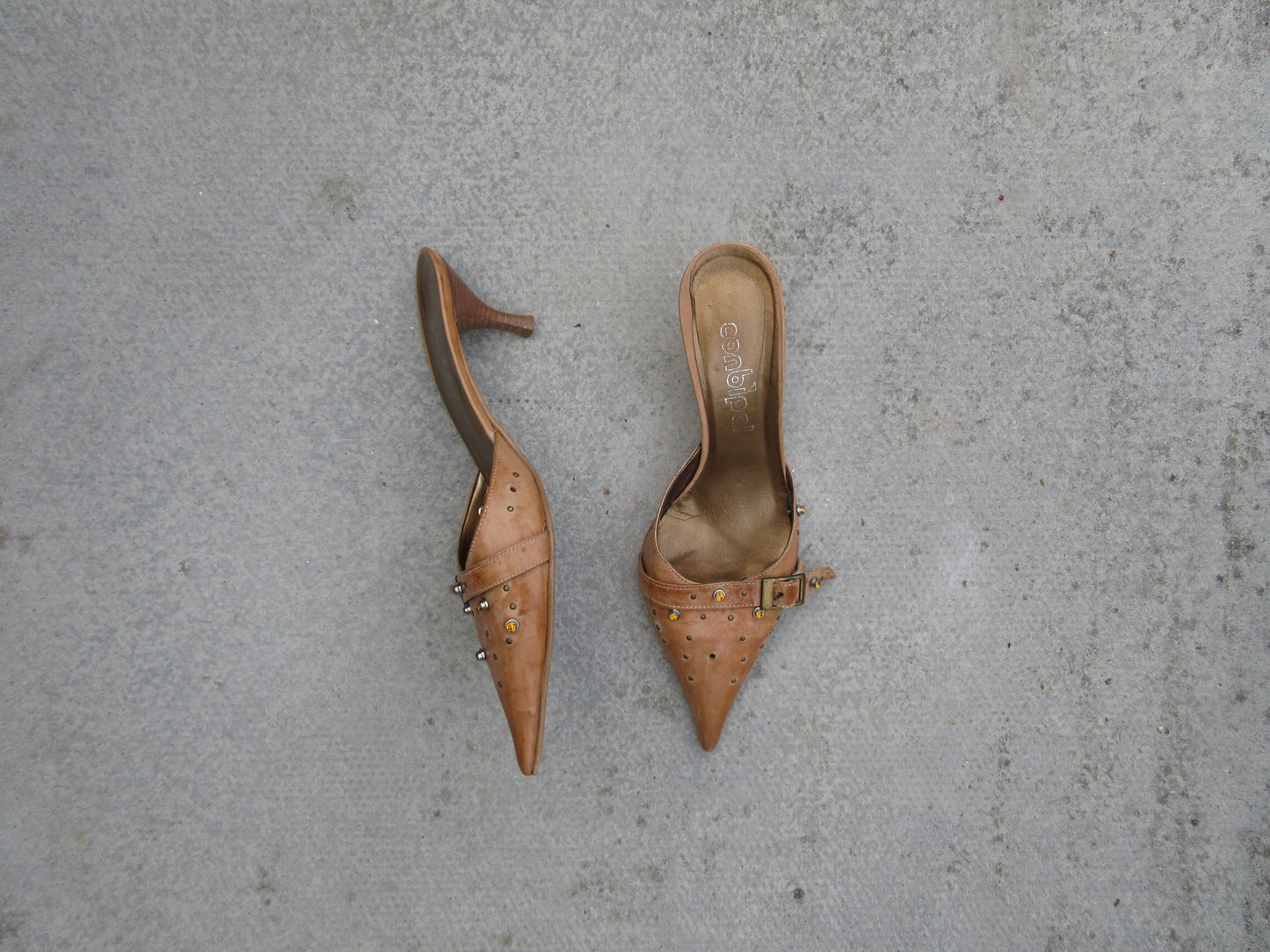 Conbipel Pointed Toe Kitten Heels