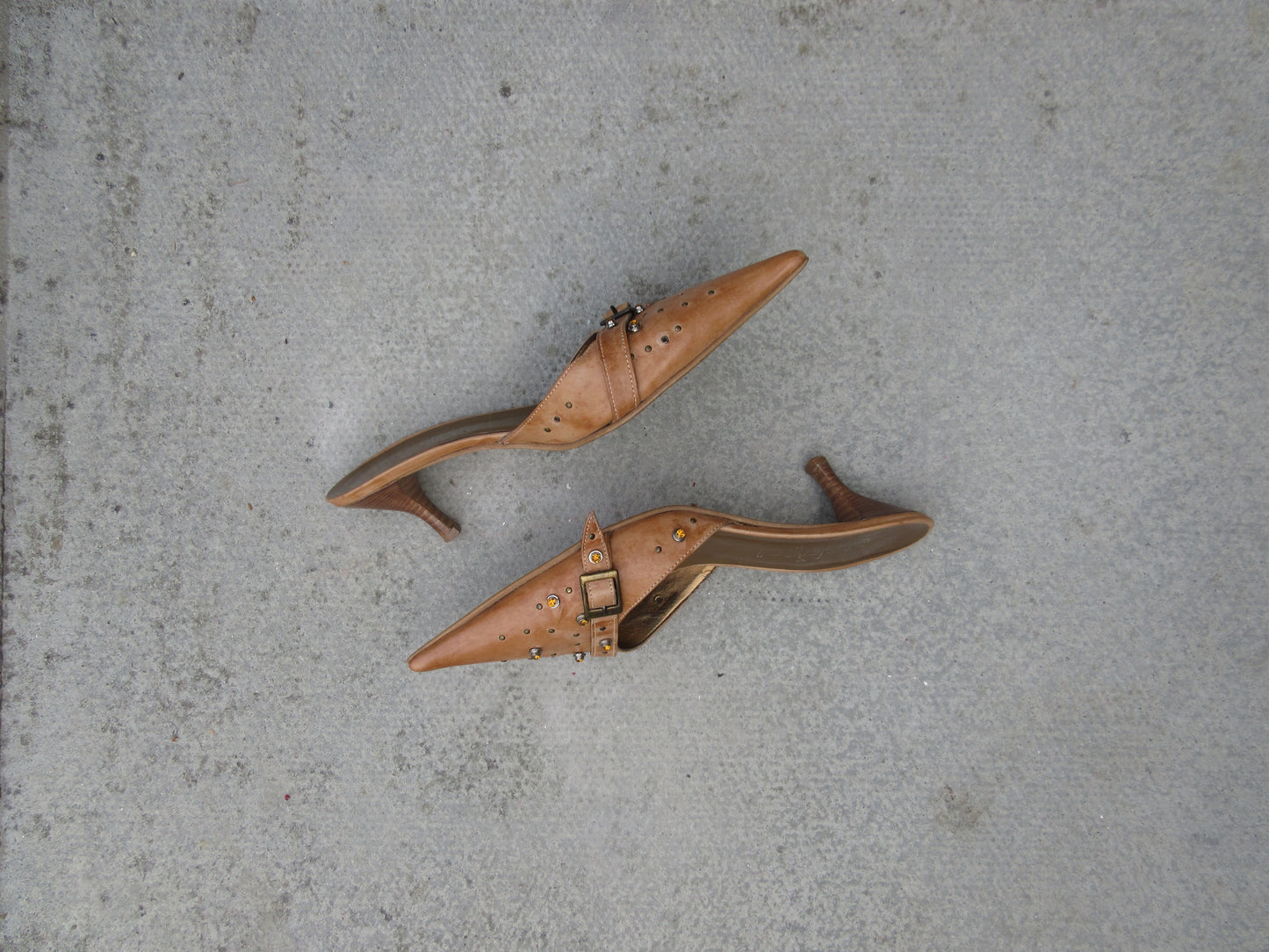 Conbipel Pointed Toe Kitten Heels